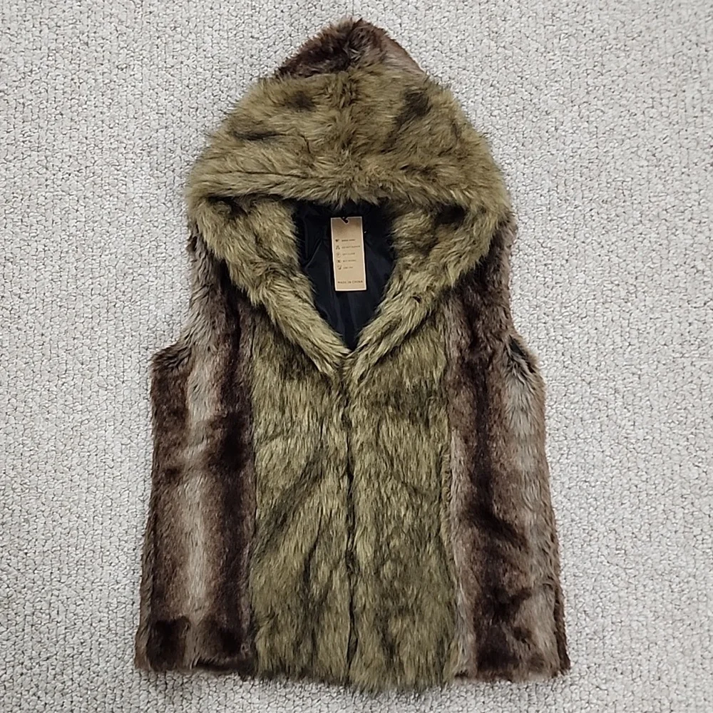 Faux Fur Hooded Vest - Picture 9 of 16